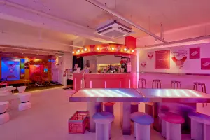 스포츠 감성 레트로 팝 카페 캐치볼클럽 인테리어